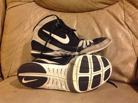 nike freeks size 10.